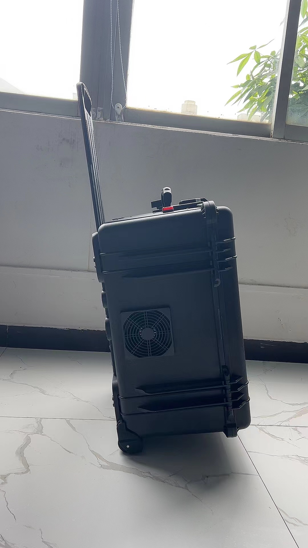 安新手拉箱型移动通信干扰器